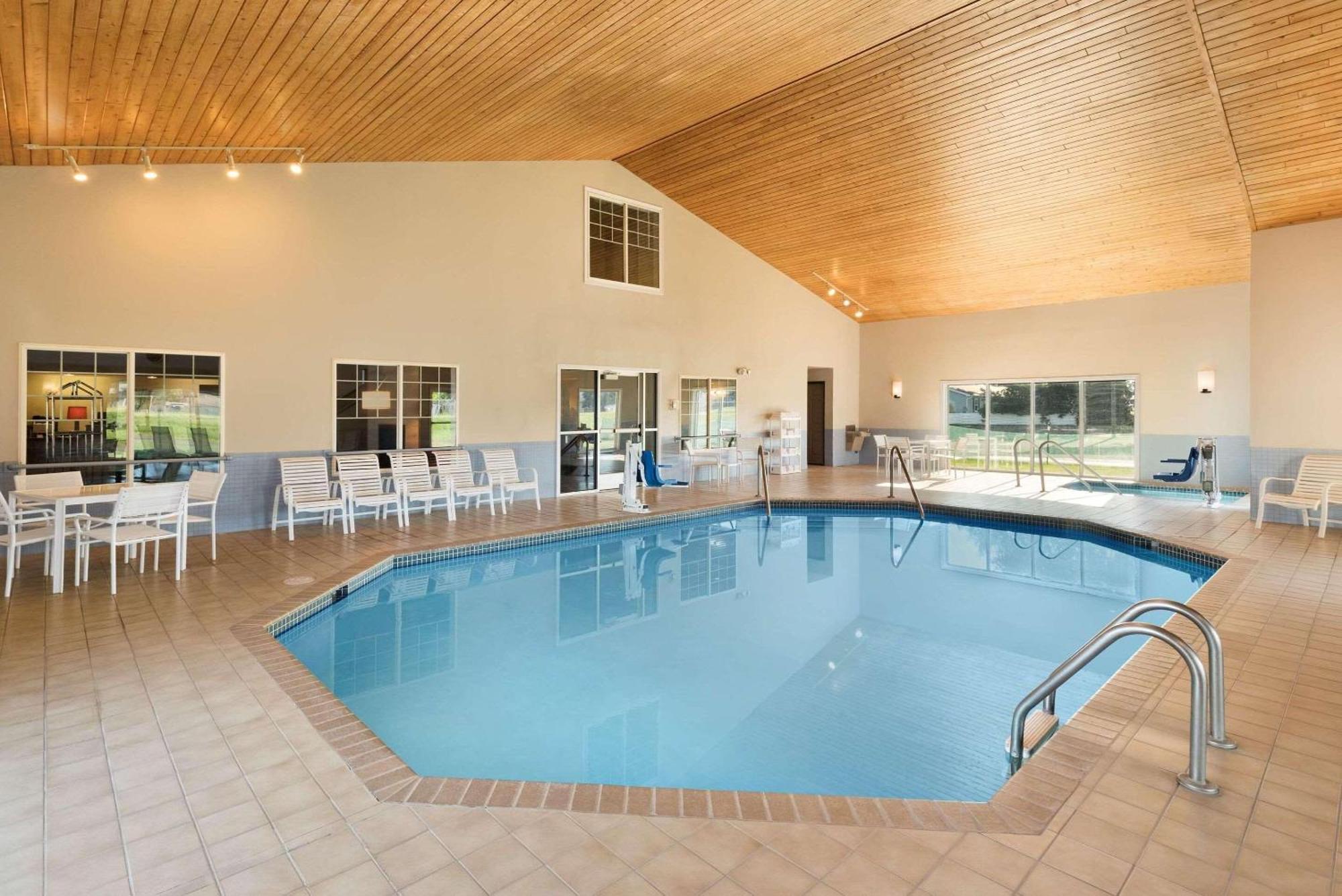 Country Inn & Suites By Radisson, Chippewa Falls, Wi Esterno foto