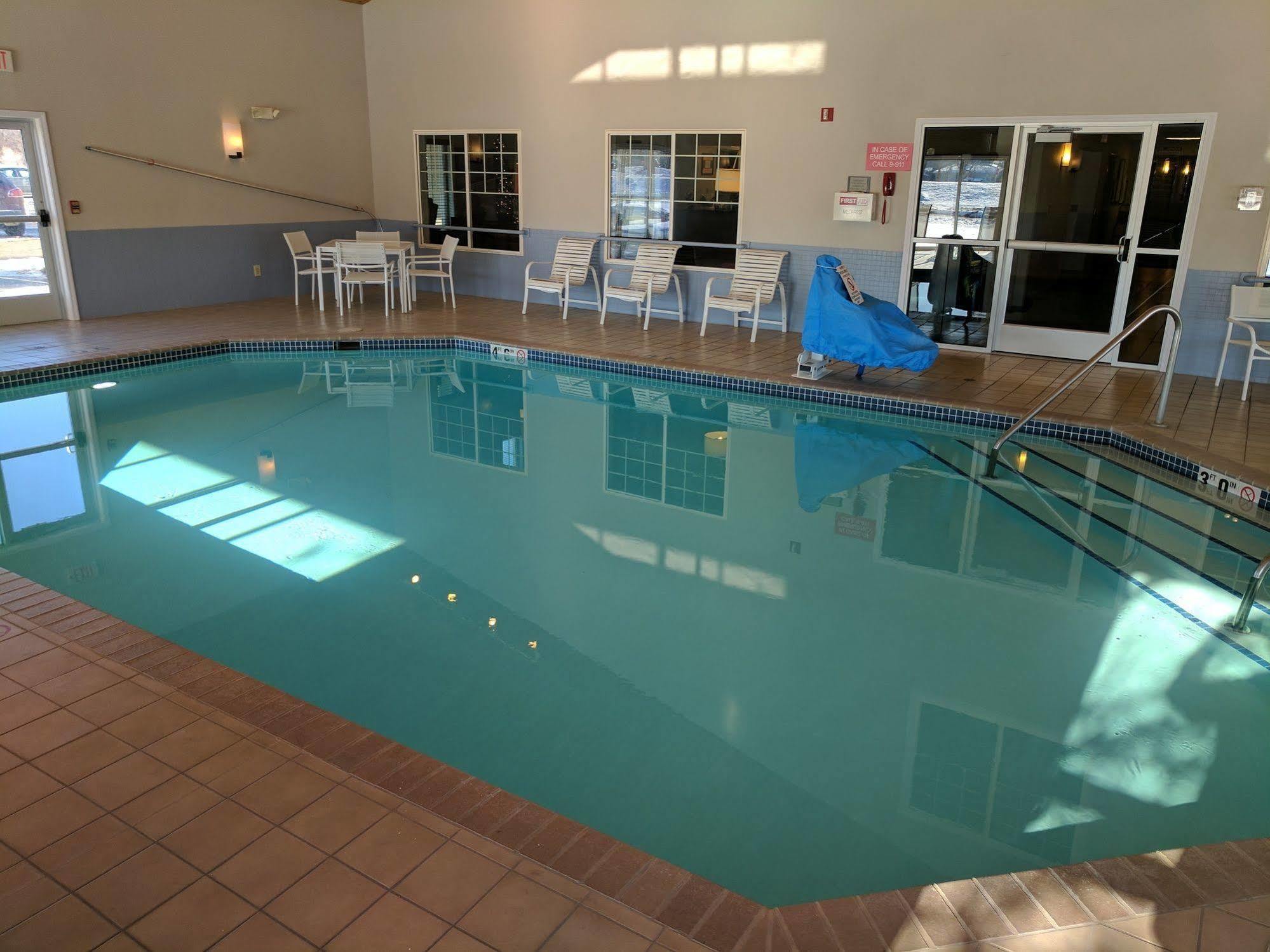 Country Inn & Suites By Radisson, Chippewa Falls, Wi Esterno foto